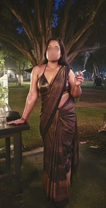 Full leaked Mahi da slut private photo