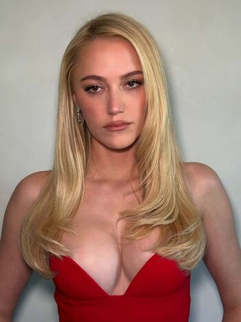 Full leaked Maika monroe page private onlyfans photo