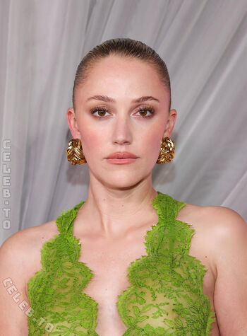 Full leaked Maika monroe private onlyfans photo