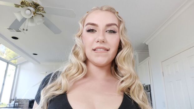 Full leaked Maiseymonroe private photo