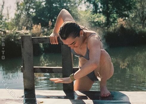 Full leaked Maisie williams private photo