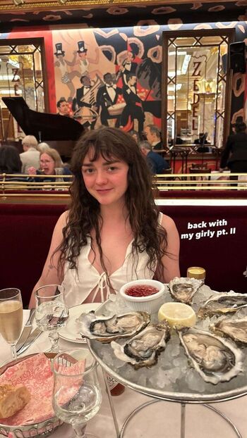 Full leaked Maisie williams private photo