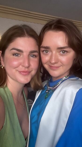 Full leaked Maisie williams private photo