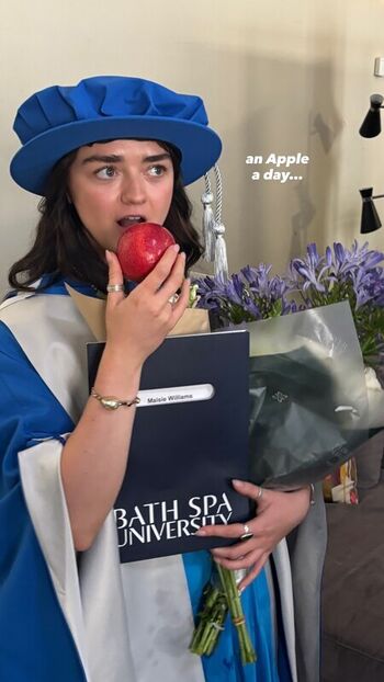 Full leaked Maisie williams private photo