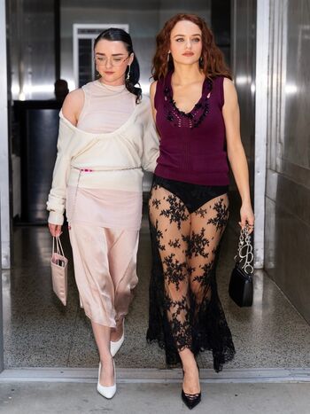 Full leaked Maisie williams private photo