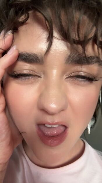 Full leaked Maisie williams page private photo