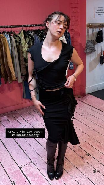 Full leaked Maisie williams page private photo