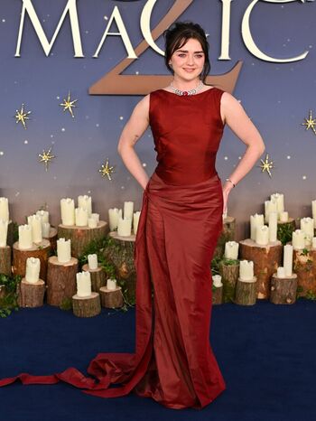 Full leaked Maisie williams page private photo