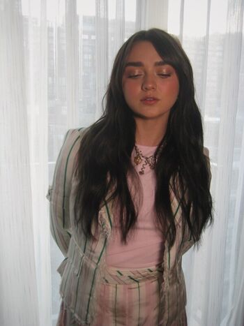 Full leaked Maisie williams private photo