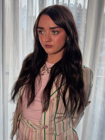 Full leaked Maisie williams private photo