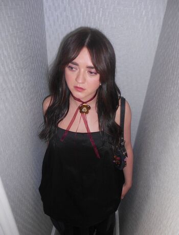 Full leaked Maisie williams private photo