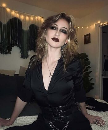 Full leaked Maisielynnie private photo
