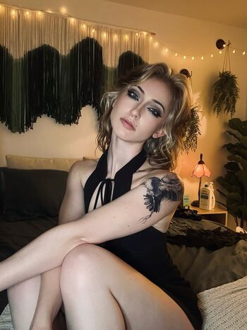 Full leaked Maisielynnie private photo