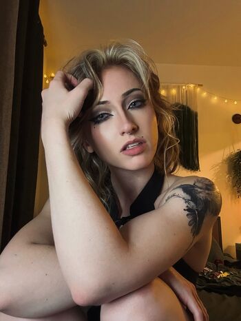 Full leaked Maisielynnie private photo