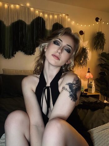 Full leaked Maisielynnie private photo