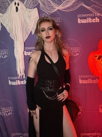 Full leaked Maisielynnie private photo