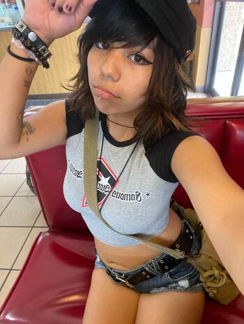 Full leaked Makeoutradio page private onlyfans photo