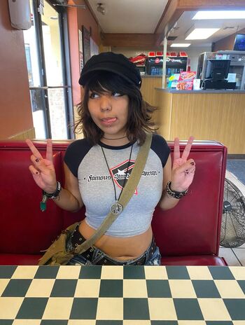 Full leaked Makeoutradio page private onlyfans photo