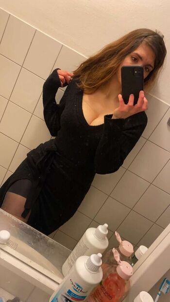 Full leaked Maki private onlyfans photo