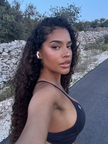 Full leaked Malaika terry page private photo