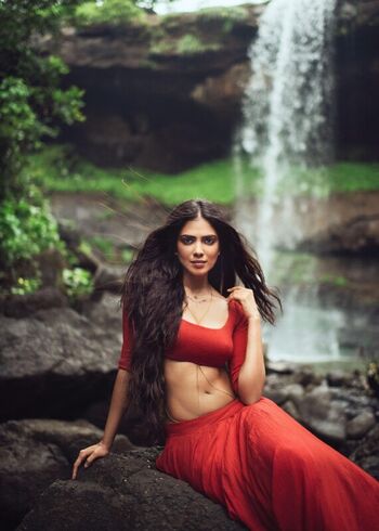 Full leaked Malavika mohanan private photo