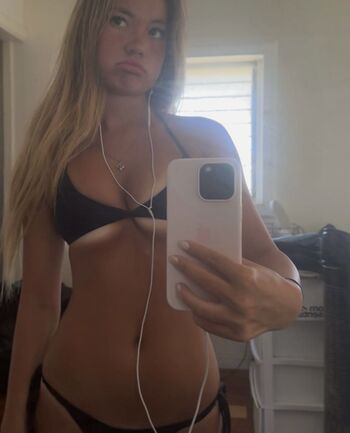 Full leaked Malia jeo private photo