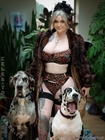 Full leaked Mamaplugs private photo