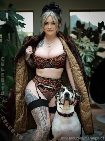 Full leaked Mamaplugs private photo