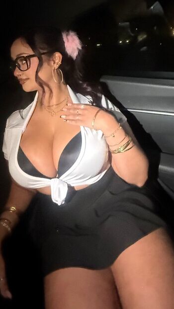 Full leaked Mamikaur private onlyfans photo