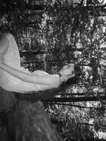 Full leaked Margaret qualley private photo