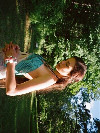Full leaked Margaret qualley private photo
