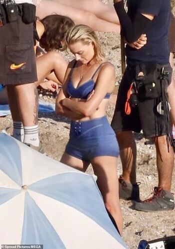 Full leaked Margot robbie private photo