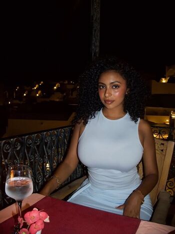 Full leaked Mariahellie private photo