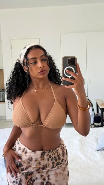 Full leaked Mariahellie private photo