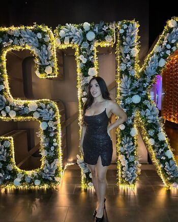 Full leaked Mariela limo private photo