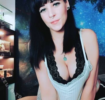 Full leaked Mariesaint private onlyfans photo