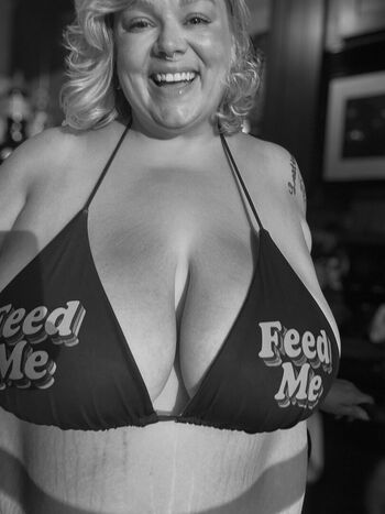 Full leaked Marilynmorexoxo private photo