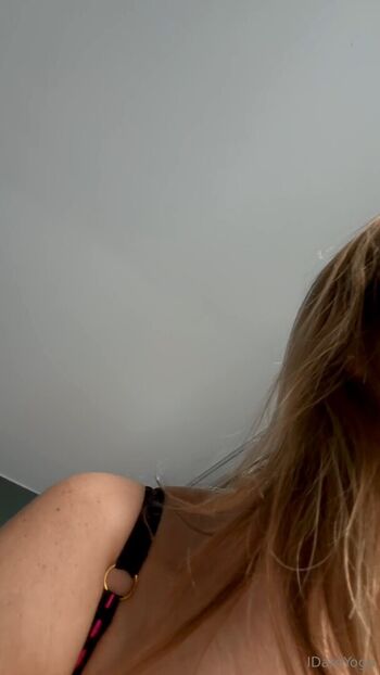 Full leaked Marlingyoga private onlyfans photo