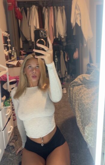 Full leaked Marwhale private onlyfans photo