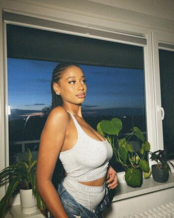 Full leaked Maryyyxlo page private photo