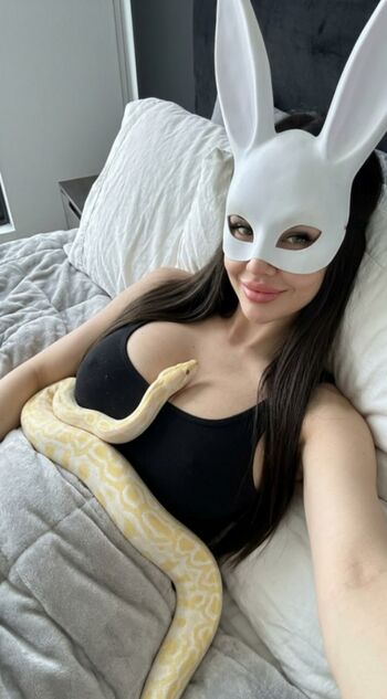 Full leaked Maskyrabbit private photo