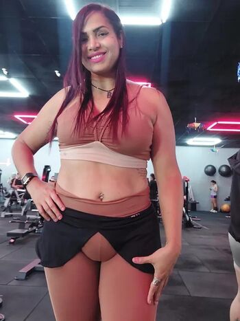 Full leaked Mature women private onlyfans photo