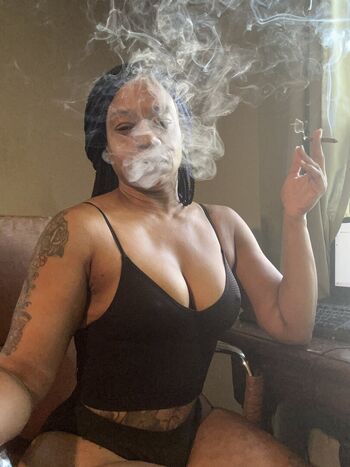 Full leaked Mature women private onlyfans photo