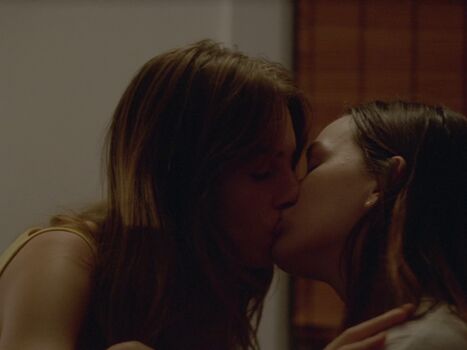 Full leaked Maya hawke private photo