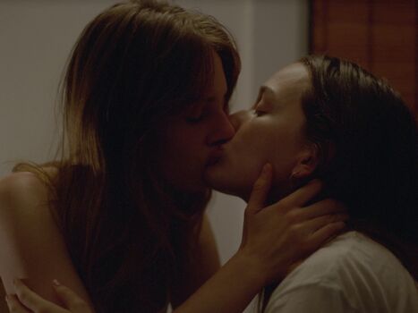 Full leaked Maya hawke private photo