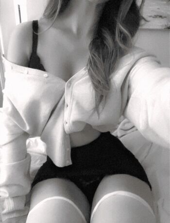 Full leaked Maybunny private photo