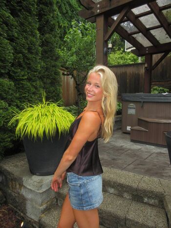 Full leaked Maycen slater private photo