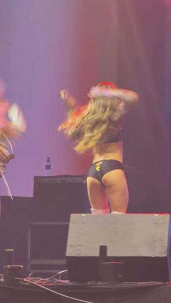 Full leaked Mc melody page private onlyfans photo