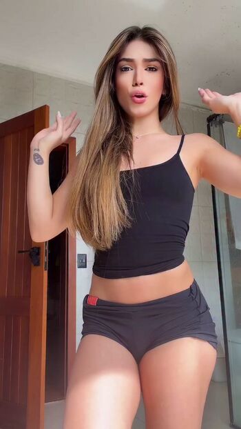 Full leaked Mc melody private photo