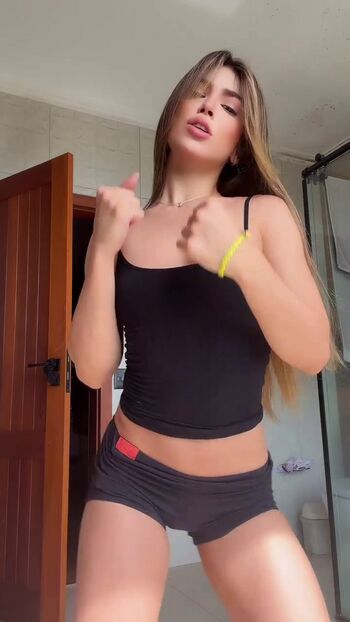 Full leaked Mc melody private photo